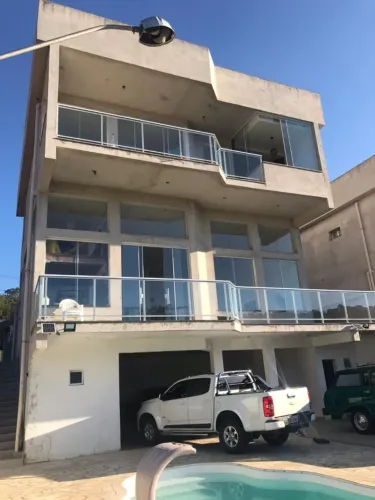 Casa de Luxo com Piscina e Lago em Condomínio Fechado! Joanópolis divisa Piracáia
