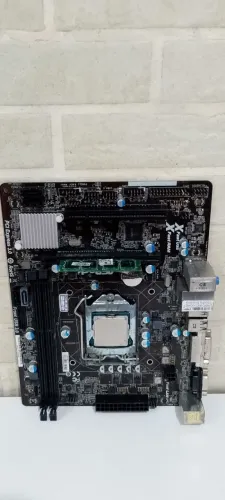 Placa-mãe ASRock B75M-DGS R2.0 c Processador Original (Leia a descrição abaixo)