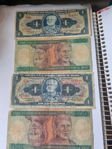 Lote 3 - Coleção de Moedas Antigas Brasileiras e Estrangeiras + Cédulas