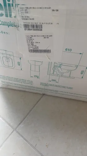 Vaso sanitário na caixa com kit completo com Nota Fiscal.