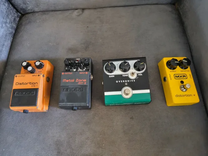 PEDAIS DE OVERDRIVE E DISTORÇÃO À VENDA