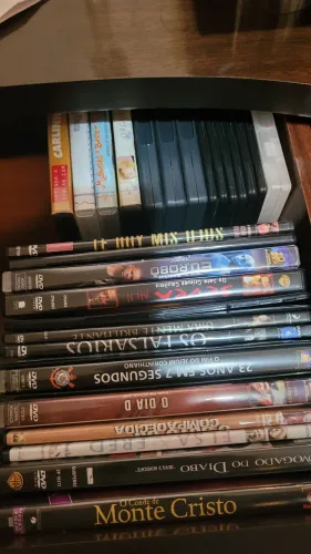 Vendo 150 filmes, videos, clássicos, series, mais um vídeo k7