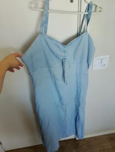 Vestido azul claro com alça imitando jeans
