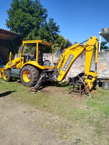 Retroescavadeira rd406 2013