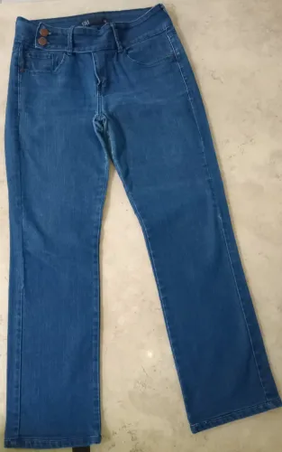 Calça jeans azul escuro tam 42 com defeitos (pedrinhas faltando no bolso + desgaste uso)