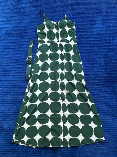 Vestido longo com cinto. Tamanho M