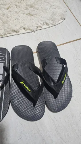 Vendo esses três pares de calçados leia o anúncio 
