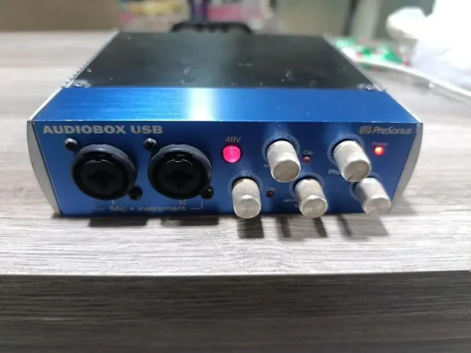 Interface de Áudio PreSonus AudioBox USB 2 Canais MIDI