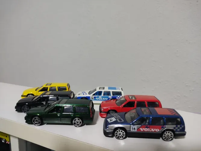 Lote com 6 Hot Wheels Volvo 850 Estate