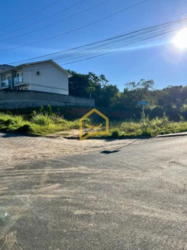 Lindo terreno de esquina em Potecas