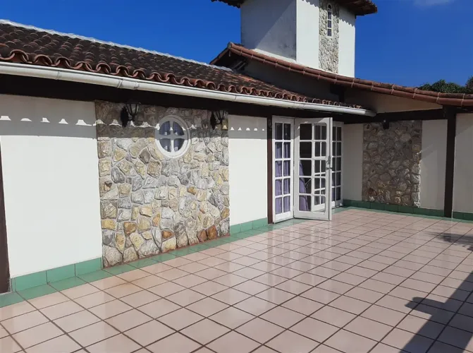 Casa 5 quartos, sendo 5 suítes