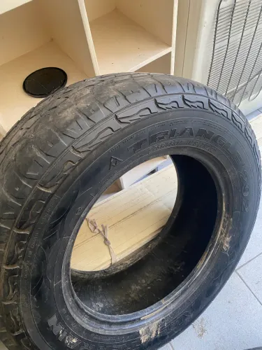 Dois pneus 265/65/17 caminhonete