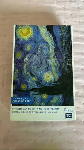 Vendo quebra cabeça de Noite Estrelada de Van Gogh