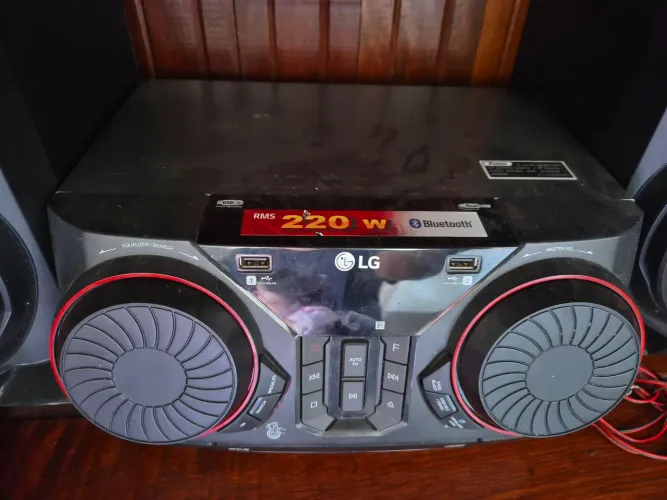 LG XBOOM 220 W