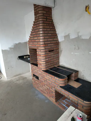 Fogão de lenha e churrasqueira de tijolinho