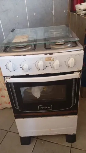 Vende-se um fogão de 4 bocas em perfeito estado