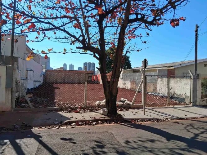Terreno à Venda, na Rua CornélioProcópio, Londrina, PR ( Próximo a avenida Maringá )