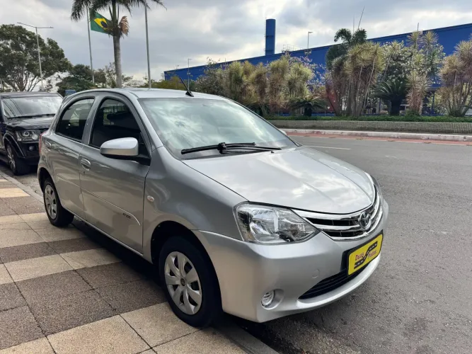 Toyota Etios X 1.3 Flex 16V 5P Mec. 2017