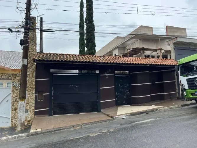 Térrea para aluguel possui 120 metros quadrados com 2 quartos em Vila Áurea - Poá - SP