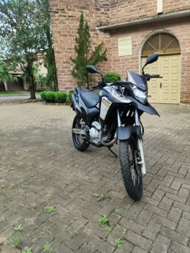 Moto Xre 300 adventure 2023