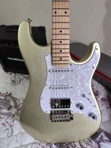 Guitarra Seizi Katana Musashi HSS Titanium