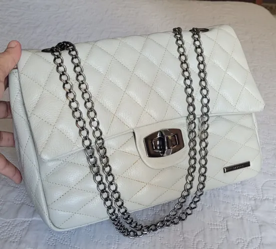 Bolsa de couro com matelassê