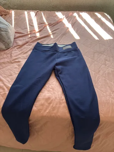 Vendo 1 calça legging seminovas peluciadas por dentro