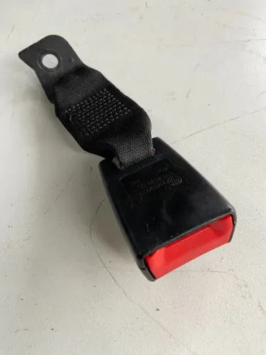 Fecho engate cinto traseiro bmw 120 2008 2009 2010 