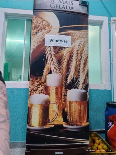 Vende -se geladeira para comércio 