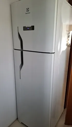 VENDE SE GELADEIRA  SEMINOVA 