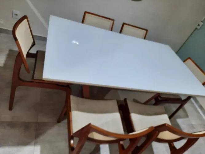 Mesa de Jantar 6 Lugares em Madeira Maciça - Design Moderno - Excelente Estado