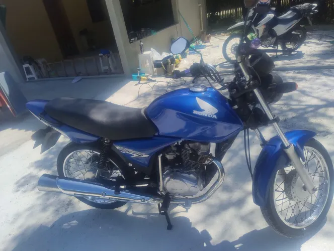 Vendo ou troco a 10 anos com o mesmo dono impecável interessados 8500 s *