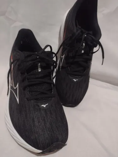Tênis de corrida Mizuno Wave Rider 28