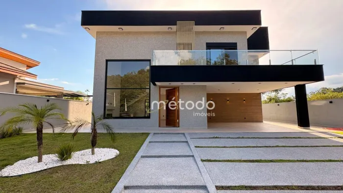 Casa com 4 quartos à venda, 242 m² por R$ 2.200.000 - Condomínio Residencial Águas do Para