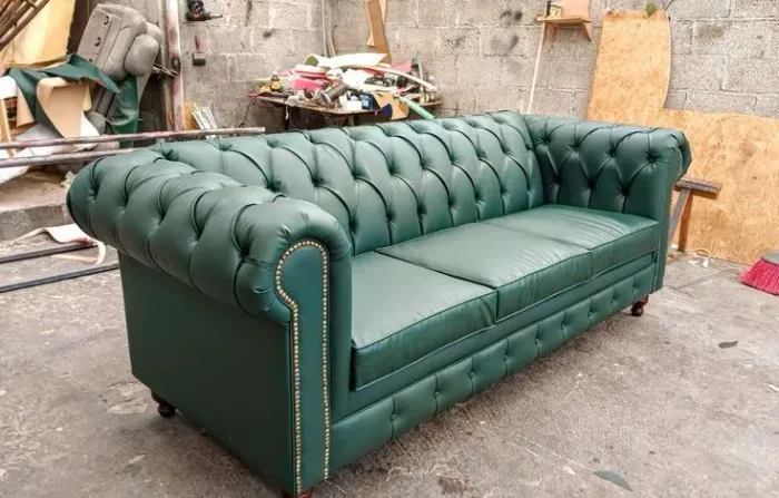 Sofá moderno em tecido courvin 2.0m 3 lugares 