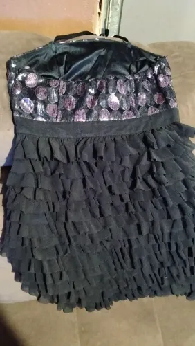 Vestido curto paetê preto e lilás babados para Festa/15 anos!