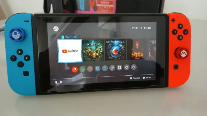 Nintendo Switch V2 + 256 GB + Controle 8 BitDo Bluetooth