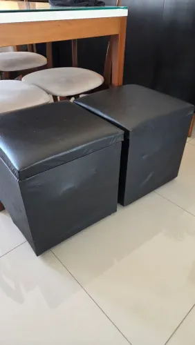 Dois puffes baú preto