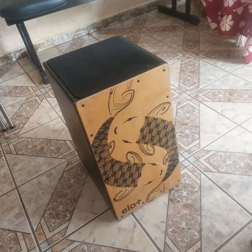 Cajon acústico usado , bom estado