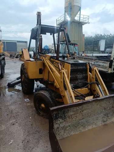 Retroescavadeira case 580h 1986