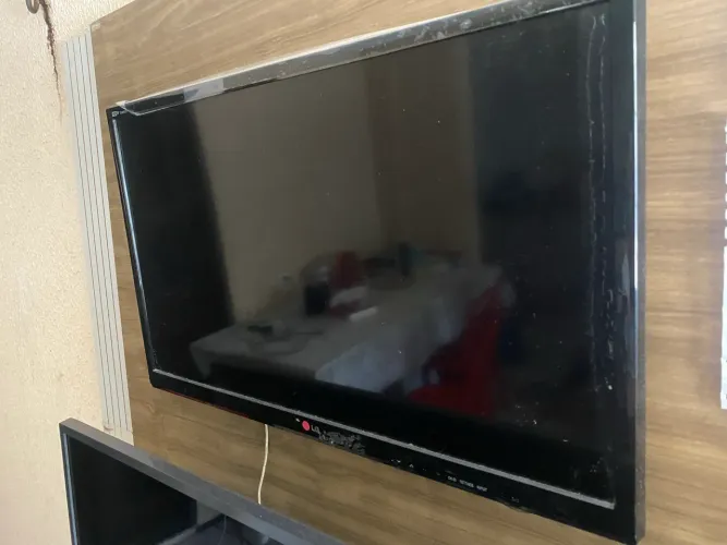 Vendo uma tv 29 polegadas LG não é smart tem entrada hdmi pará crome e pedraive.
