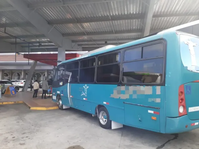 Micro Ônibus Com Banheiro e Frigobar 