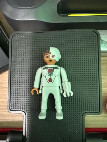 Kinder ovo Playmobil Cyborg 