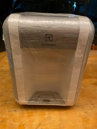 Purificador de Água Natural, Fria e Gelada Branco PE11B Electrolux Bivolt