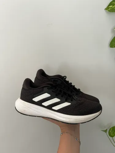Tênis adidas Response Runner