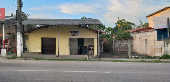 Casa com amplo terreno