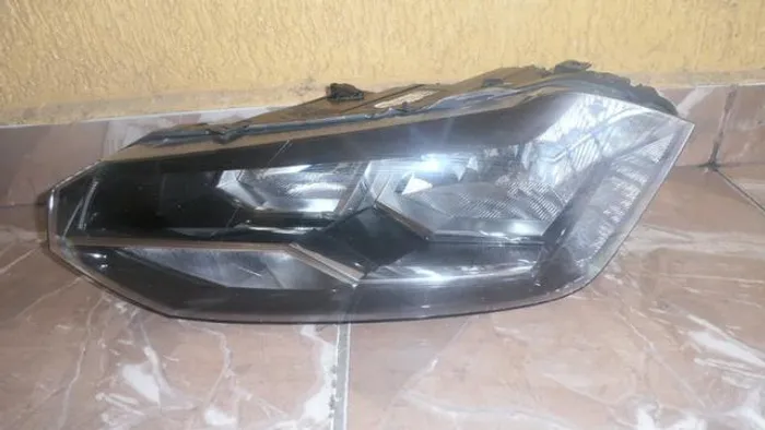 Farol esquerdo volkswagen virtus