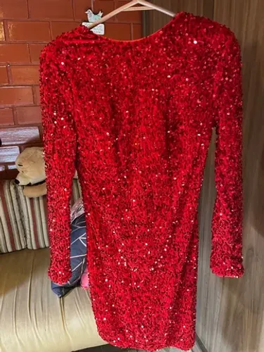 Vestido Vermelho de paetês.