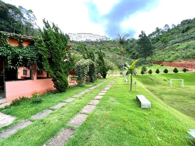 Seu Refúgio de 20000m2 em Santa Teresa Espera por Você!