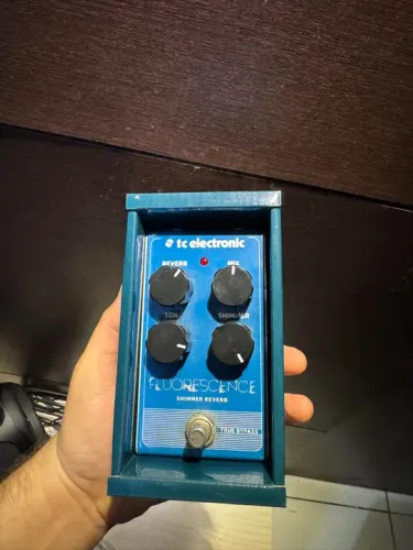 Pedal tc Eletrônic fluorescence shimmer reverb